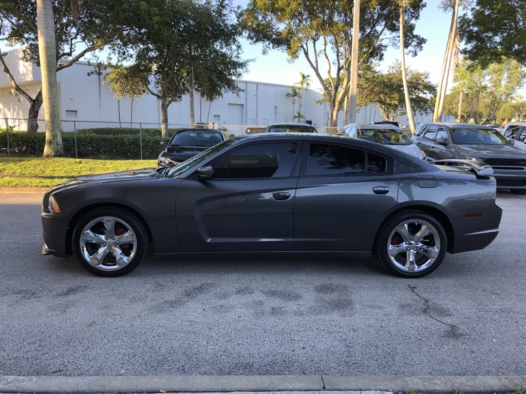 Pre-Owned 2014 Dodge Charger SXT 4D Sedan